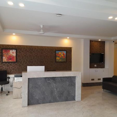 Hotel The Luxem - Behind Ibis Hotel Gurugram Gurgáon Kültér fotó